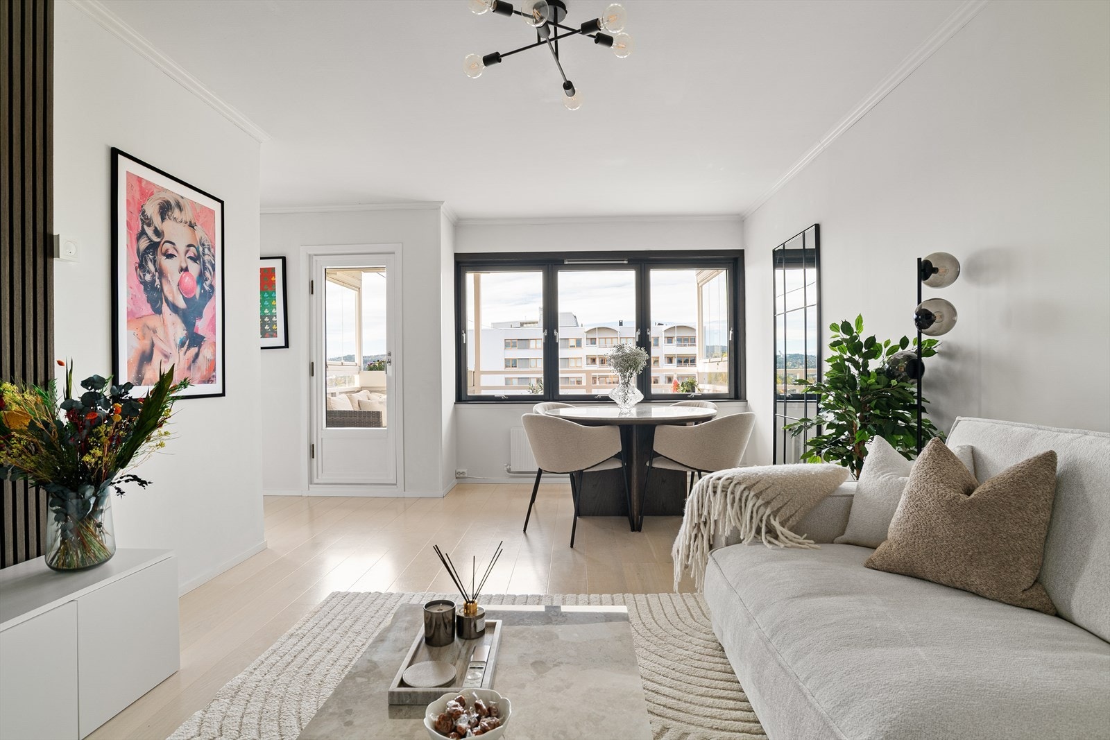 Borettslaget har eget bergvarmeanlegg som byr på lave energikostnader. Galleribilde