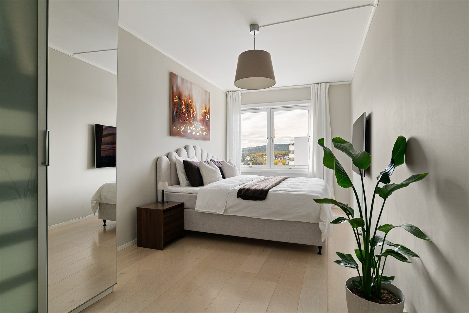 Innenfor kjøkkenet er det et meget stort soverom Galleribilde