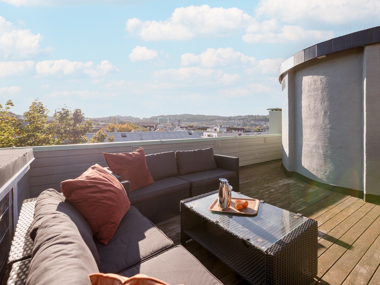 Kjenn solen varme, nyt utsikten og ta en pause fra hverdagen på takterrassen. Galleribilde