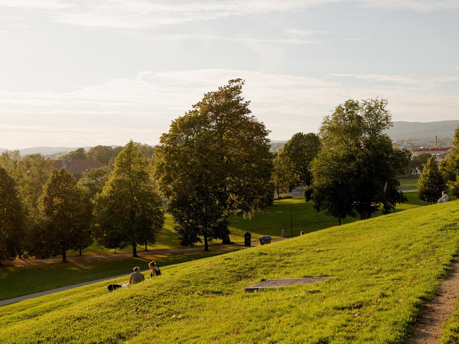Du finner en rekke av byens fineste, grønne lunger i nærheten. Tøyenparken ligger en kort gåtur unna og er ypperlig for både hygge og trening! Galleribilde