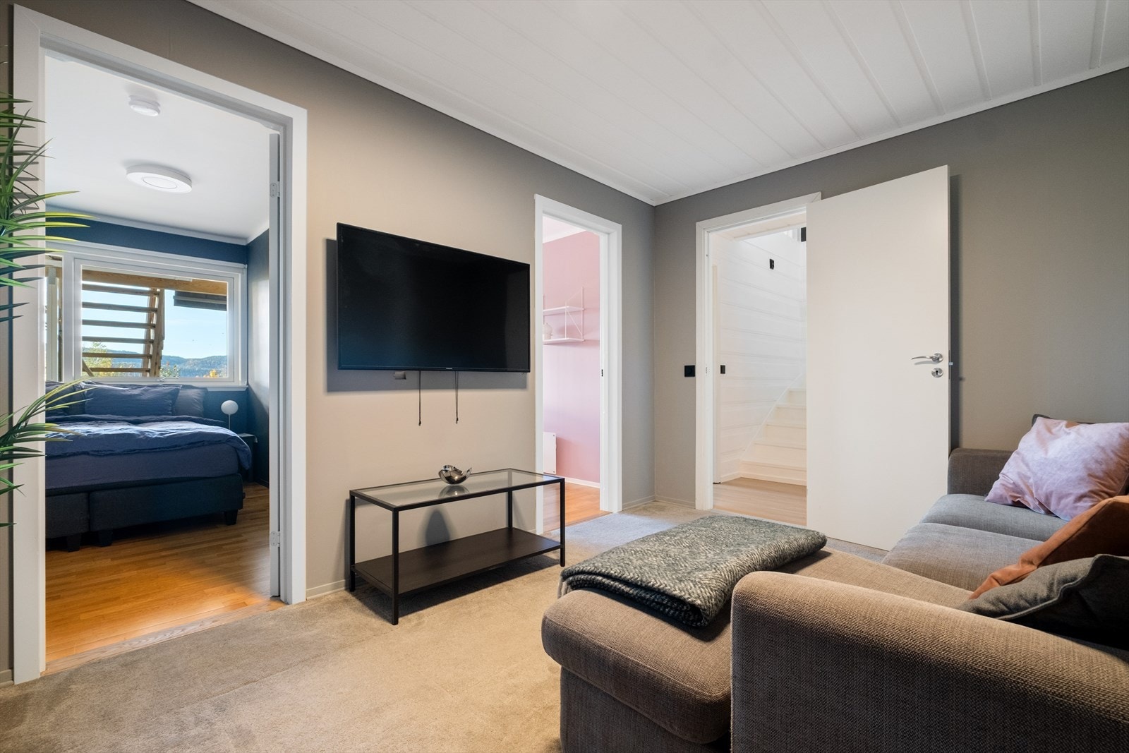 I underetasjen finner man 3 gode soverom, en praktisk og familievennlig planløsning. Galleribilde