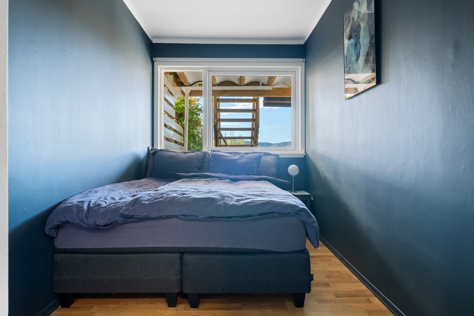 Soverom 2 og 3 har plass til seng, garderobeløsning, skrivebord e.l. Soverom 2 og 3 er perfekt som barnerom, gjesterom eller kontor. Galleribilde