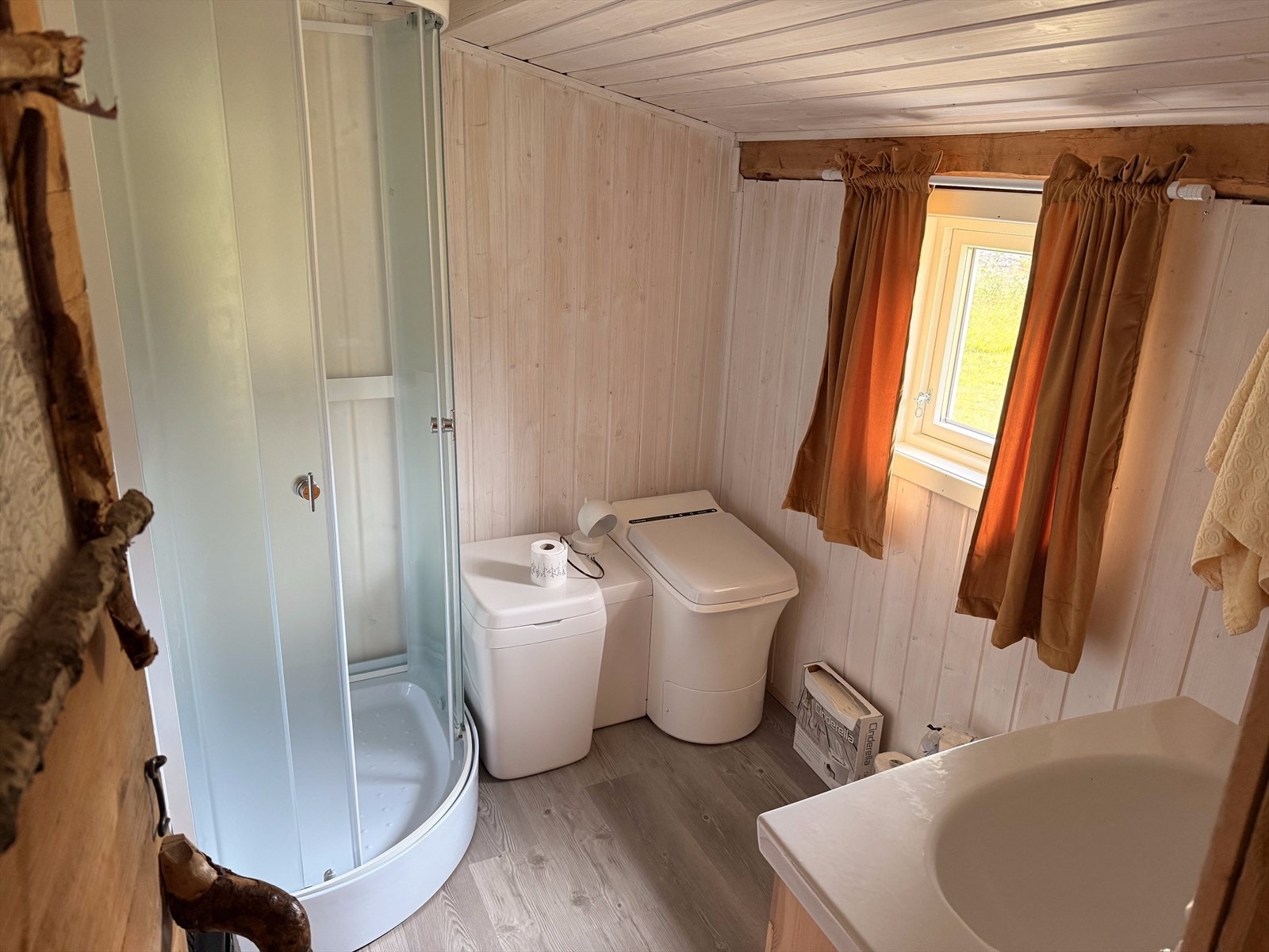 Bad med adkomst fra entré Galleribilde