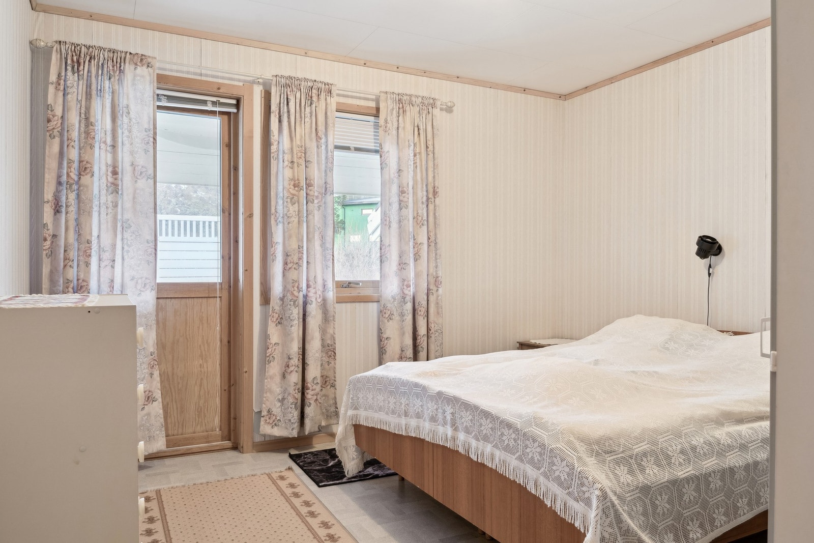 Soverom med egen dør ut til terrassen. Galleribilde