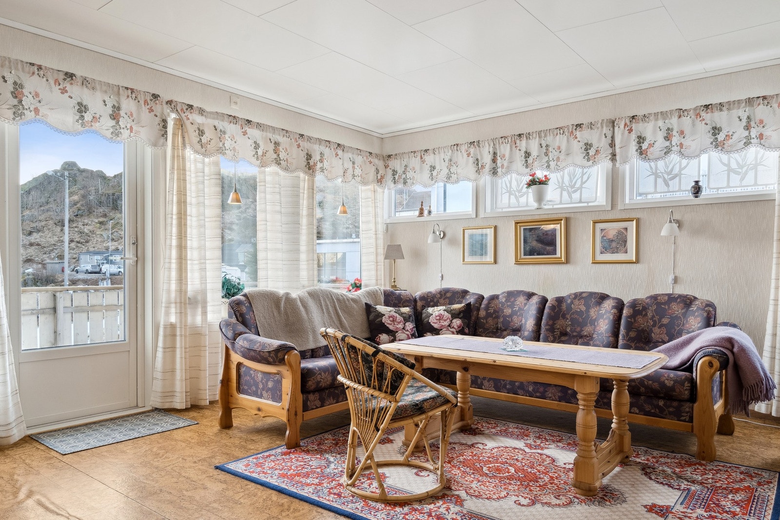 Dør ut til balkong. Galleribilde