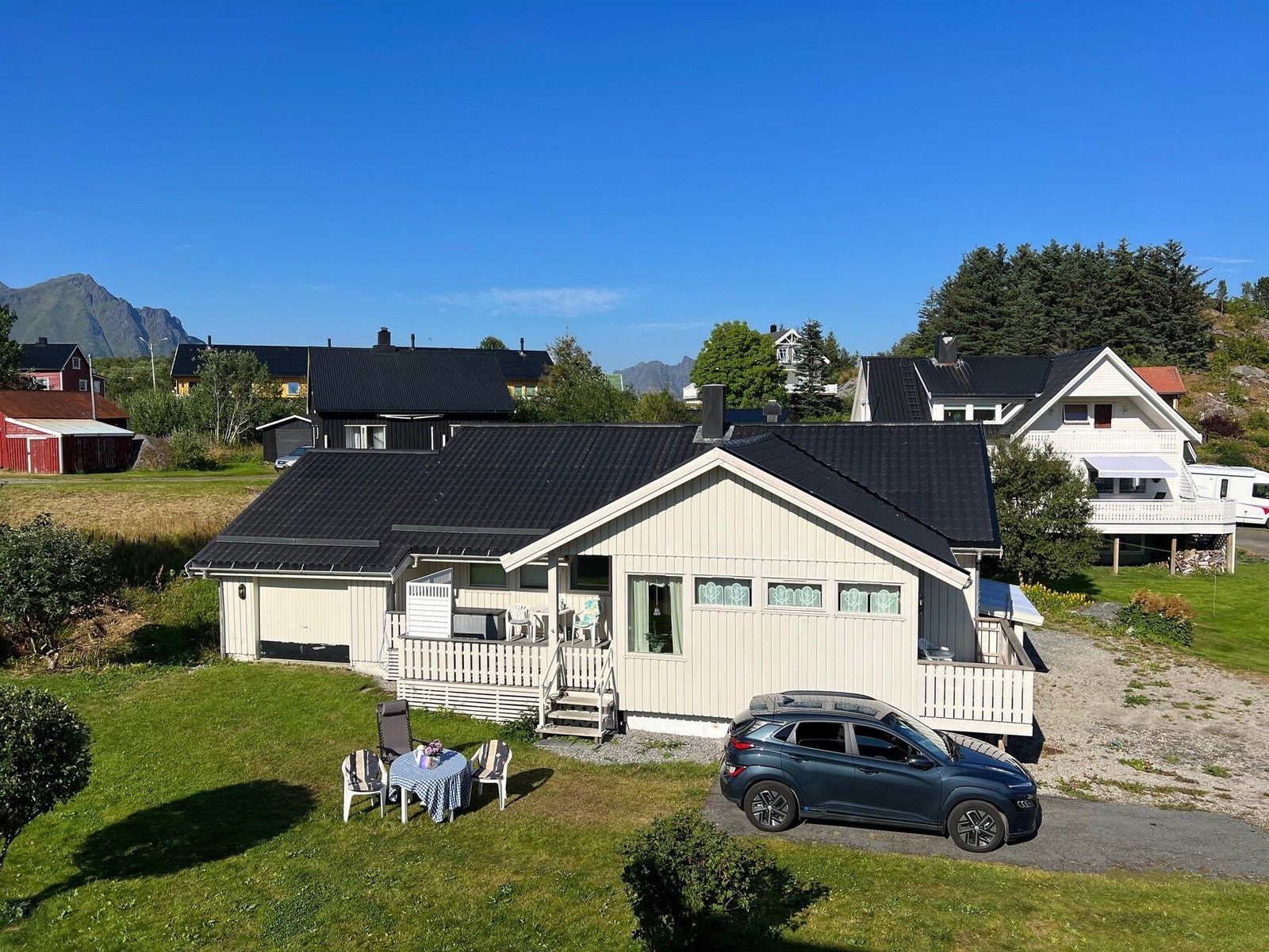 Velkommen til Hartvåghaugen 4 - Presentert av EiendomsMegler1 Lofoten. Foto: EFKT. Galleribilde