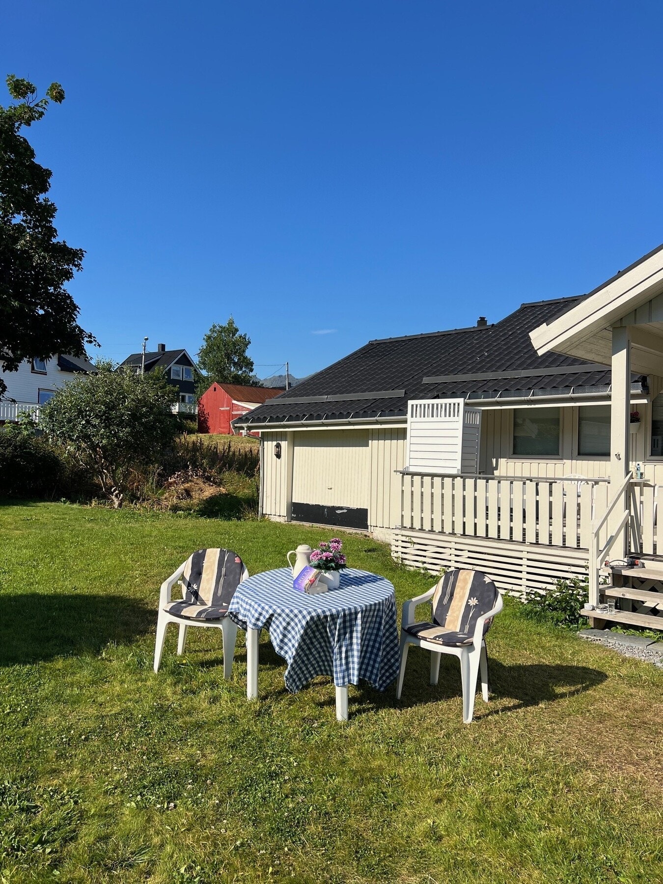 Selgers private bilde. Solrik hage hvor dere kan nyte fine sommerdager. Galleribilde