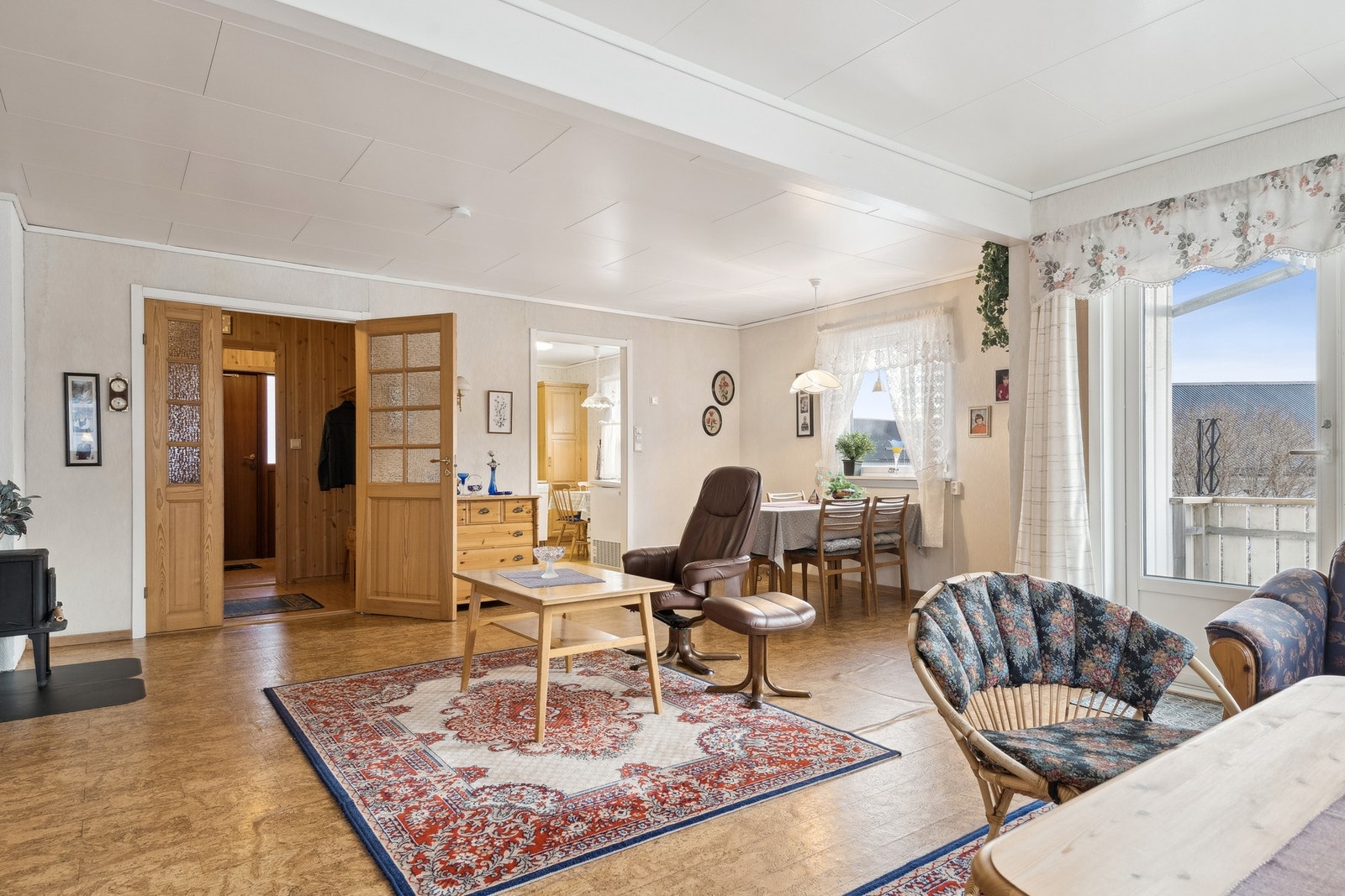 Stuen er romslig og åpen. Galleribilde