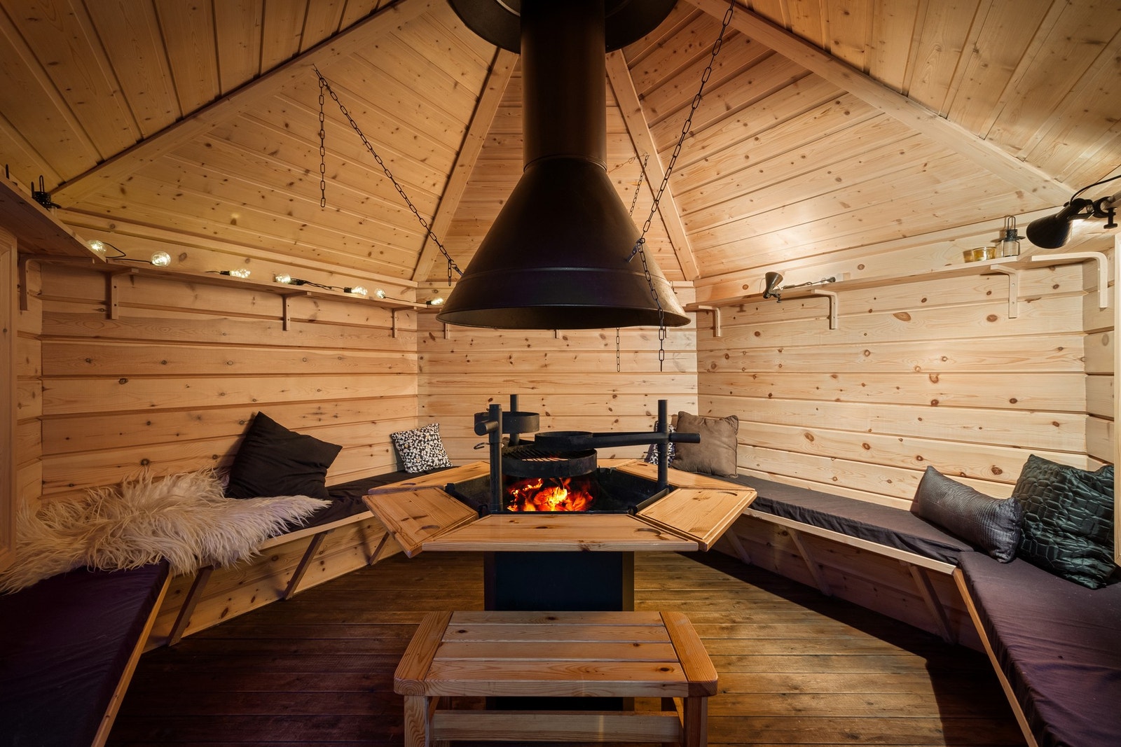 Et flott uthus som også kan benyttes på kaldere vinterdager Galleribilde