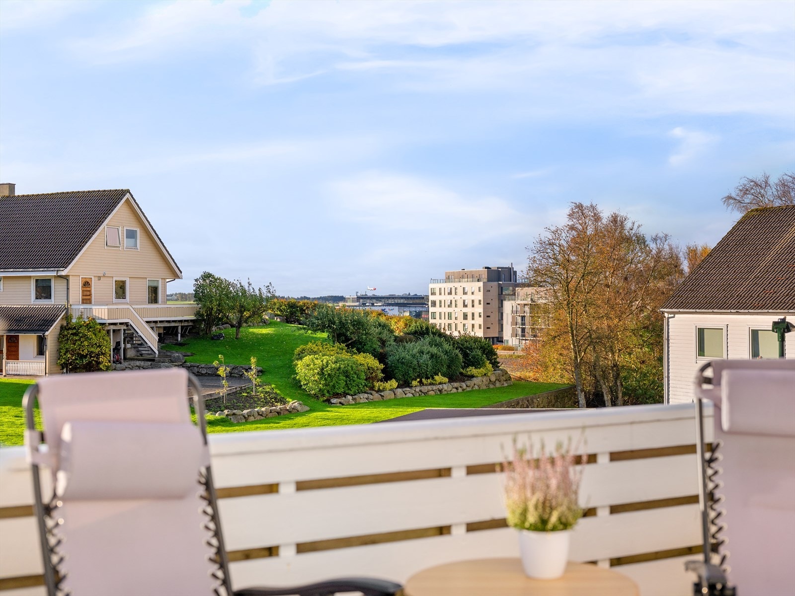 Pen utsikt fra verandaen. Galleribilde