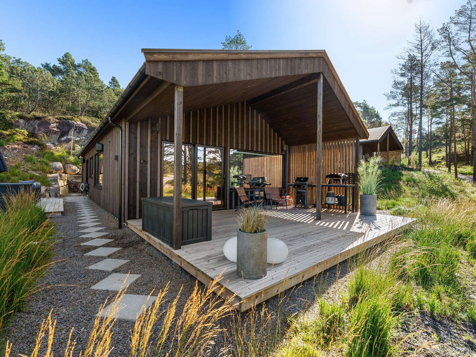 Det presiseres at bildene er tatt fra referansehytte, og avvik vil forekomme: Dagligvarehandelen kan blant annet gjøres på Joker Ogna. Galleribilde