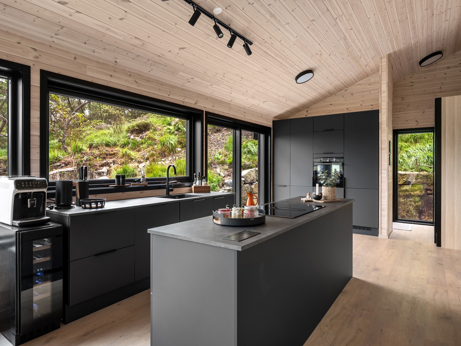 Hyttene er under oppføring, og det legges vekt på kvalitet i både materialvalg og utforming. Galleribilde