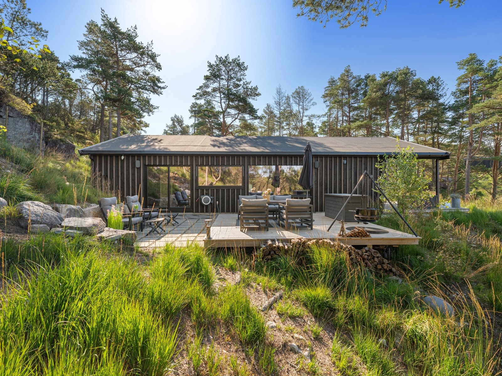 Kollektivtilbudet i området består av buss og tog, og fra eiendommene tar det ca. 20 minutter å gå til Ogna stasjon. Galleribilde