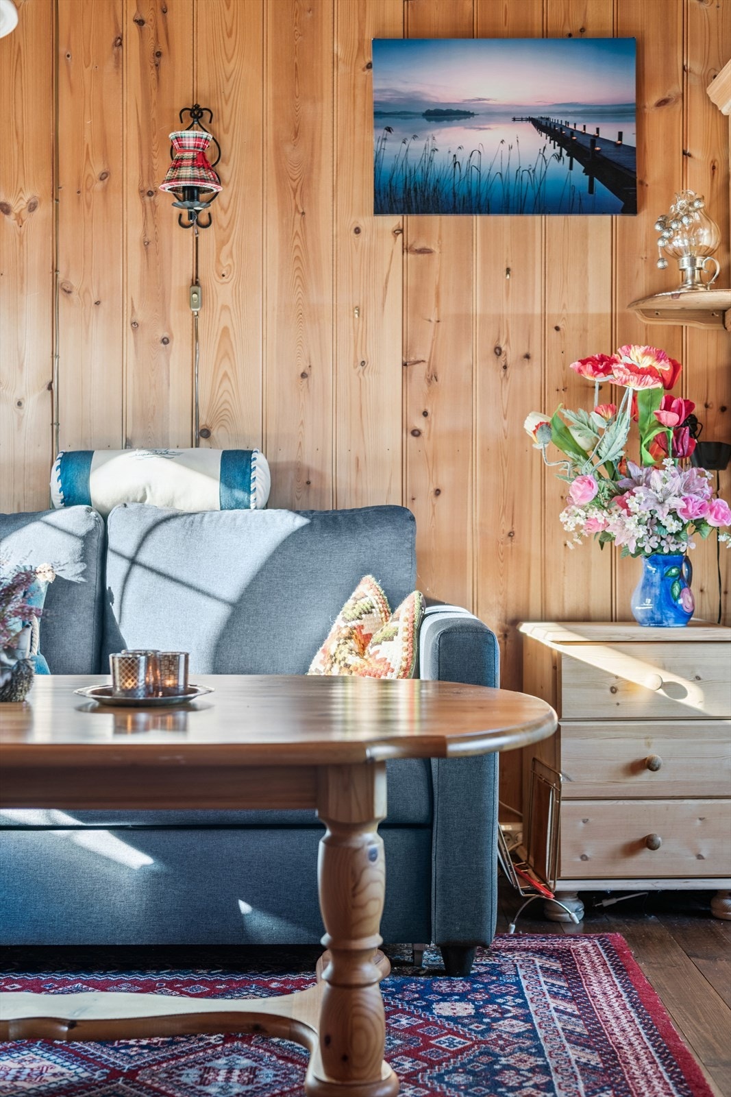 12-volts solcelleanlegg for strømforsyning og enkel komfort. Galleribilde