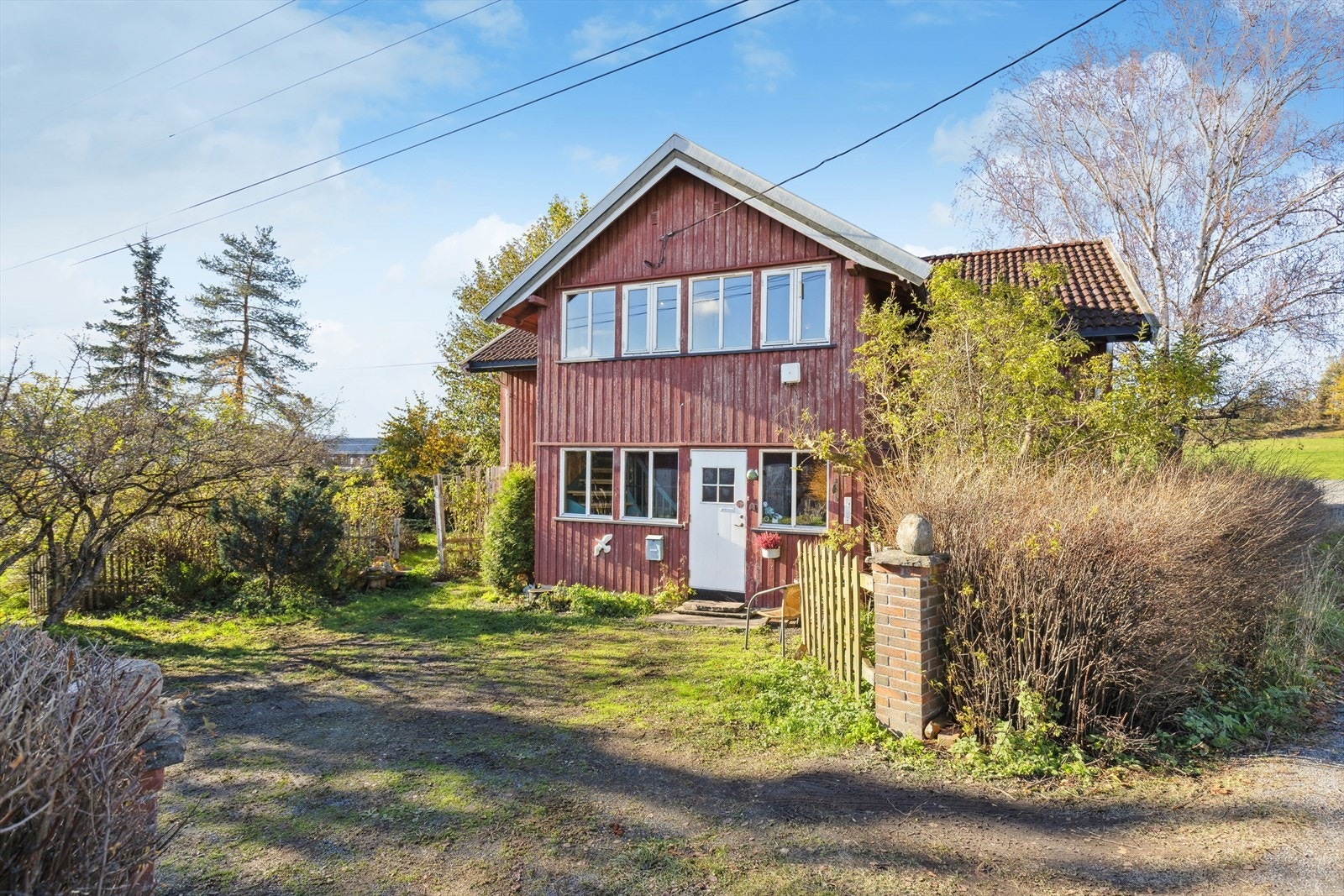 Parkering i innkjørsel. Galleribilde