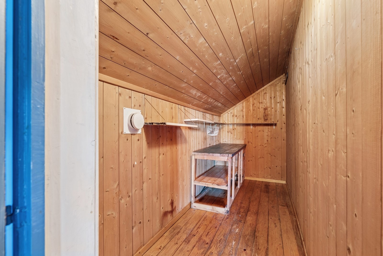 Lagringsplass i 3 kott i loftsetasje. Galleribilde