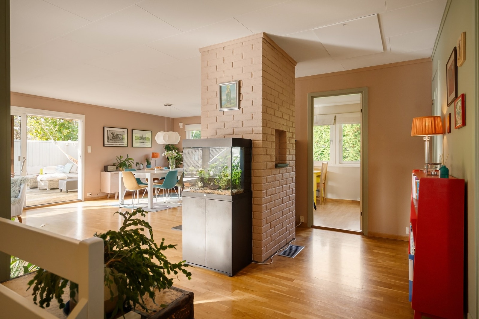 Adkomst fra gang og stue til kjøkken, bad og soverom Galleribilde