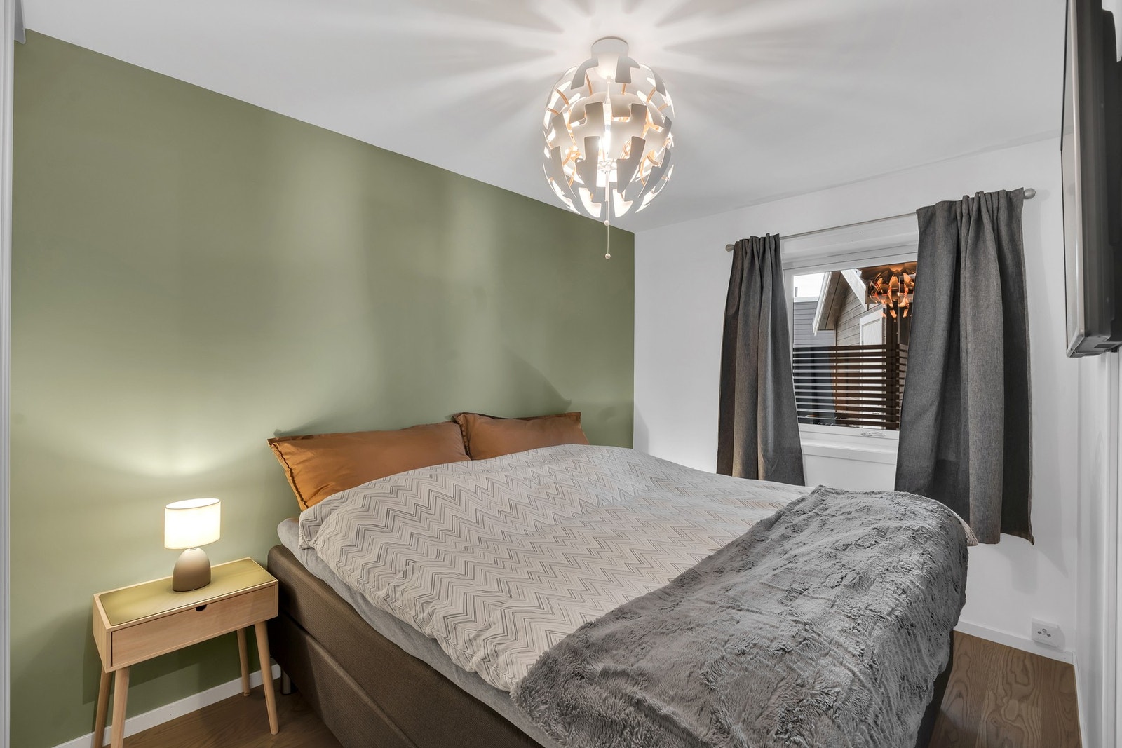 Hovedsoverom i underetasje. Galleribilde