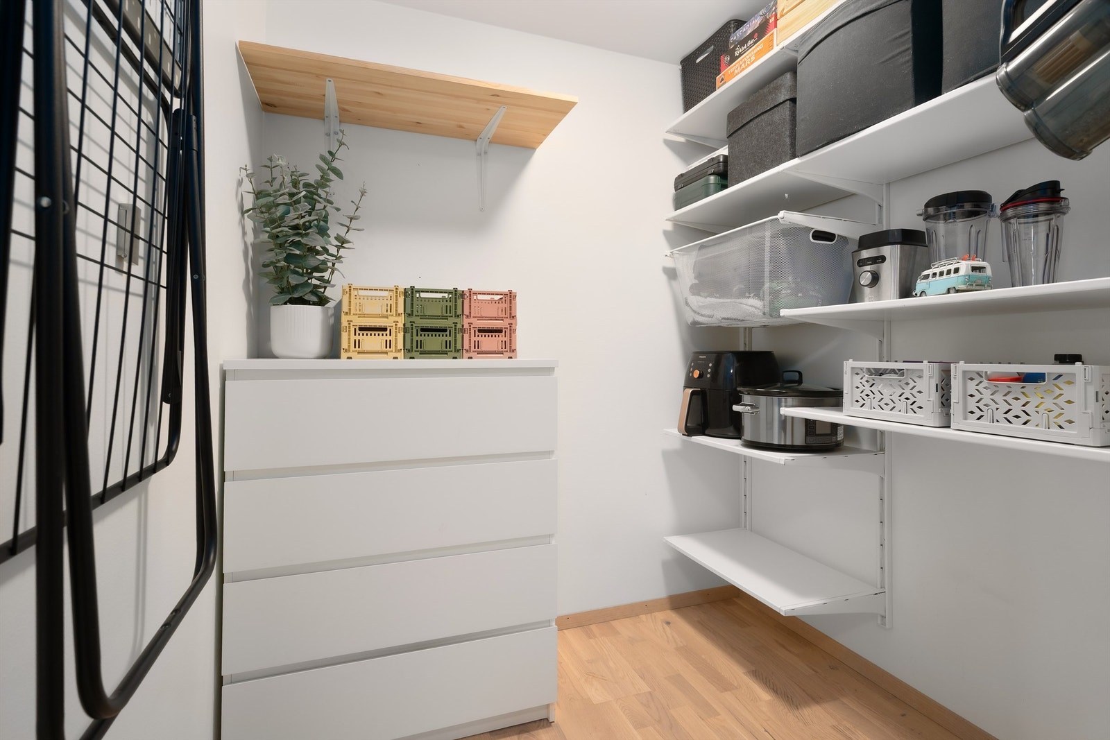 Det er også en innvendig bod i leiligheten som er perfekt for oppbevaring av utstyr og sesongtøy. Galleribilde