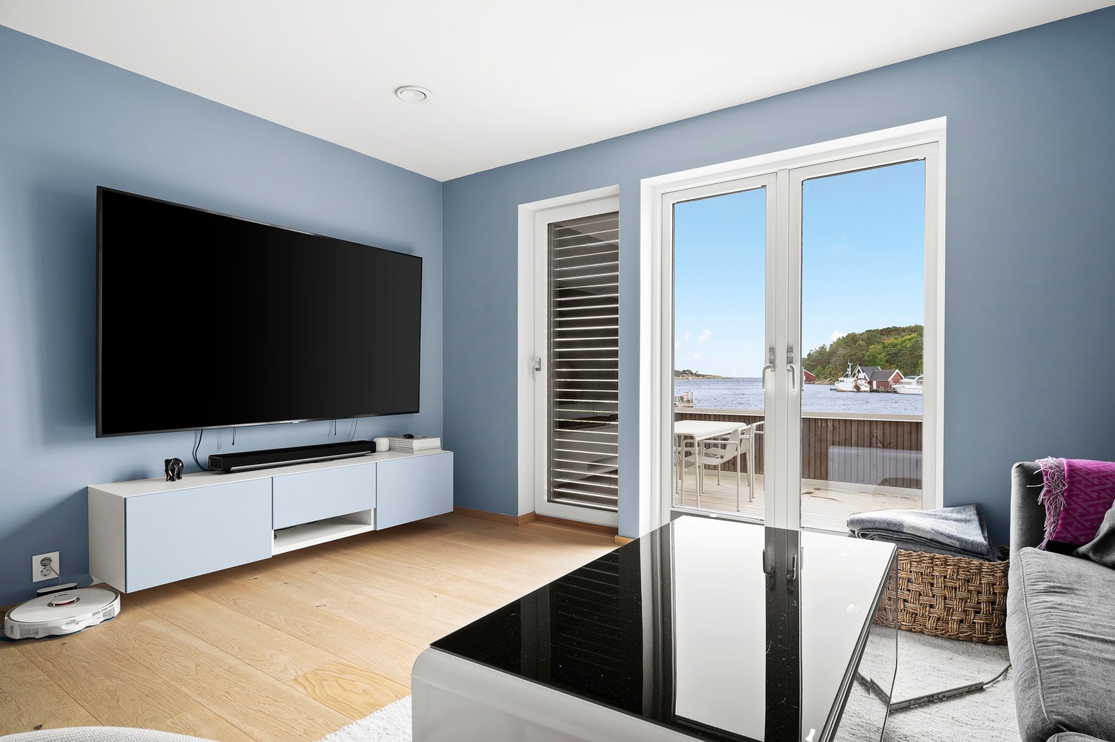 Dette rommet er i dag innredet som en luftig og innbydende TV-stue, men er opprinnelig tegnet som et soverom. Galleribilde