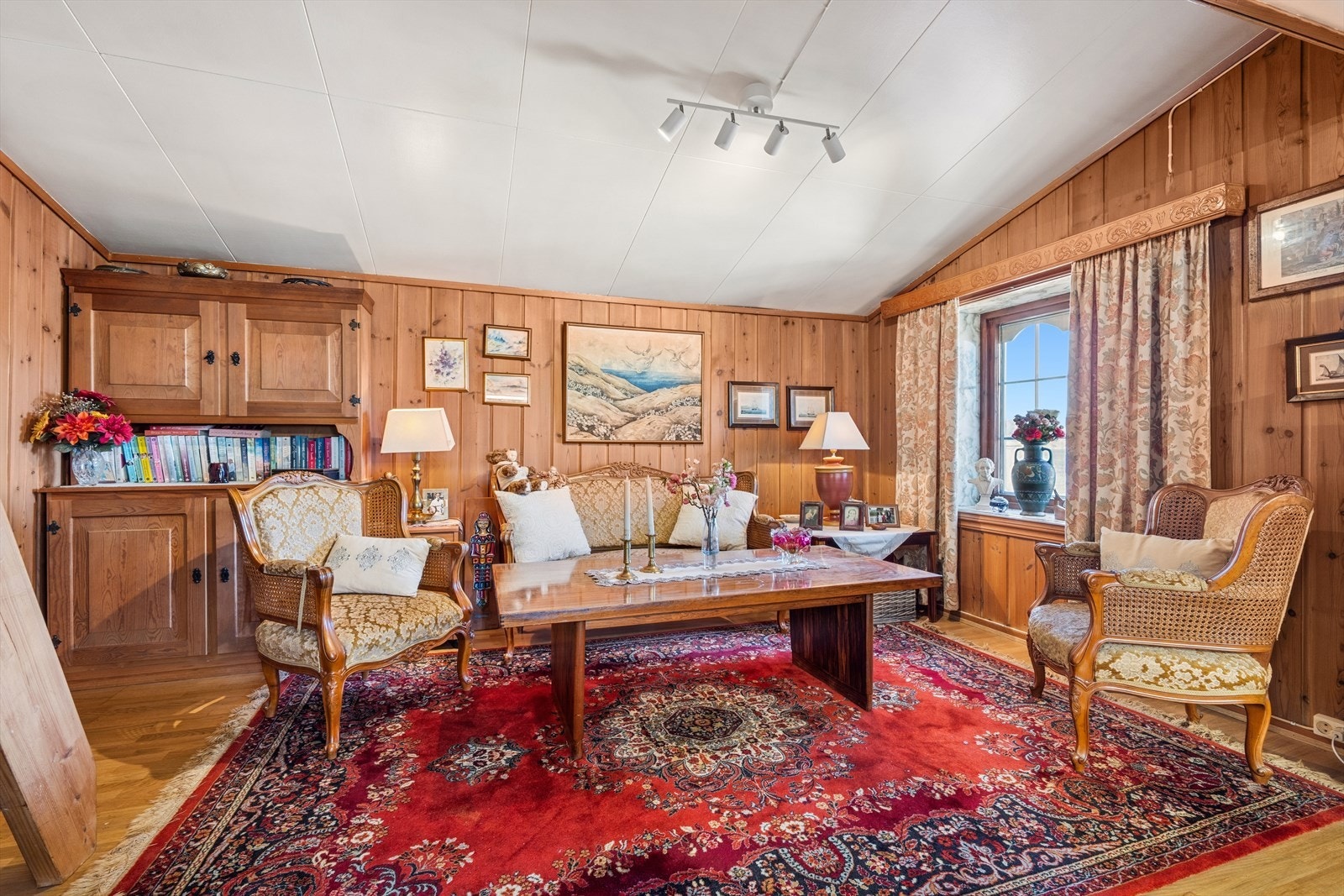 Innerste delen av stuen kan ved enkle grep gjøres om til ekstra soverom Galleribilde