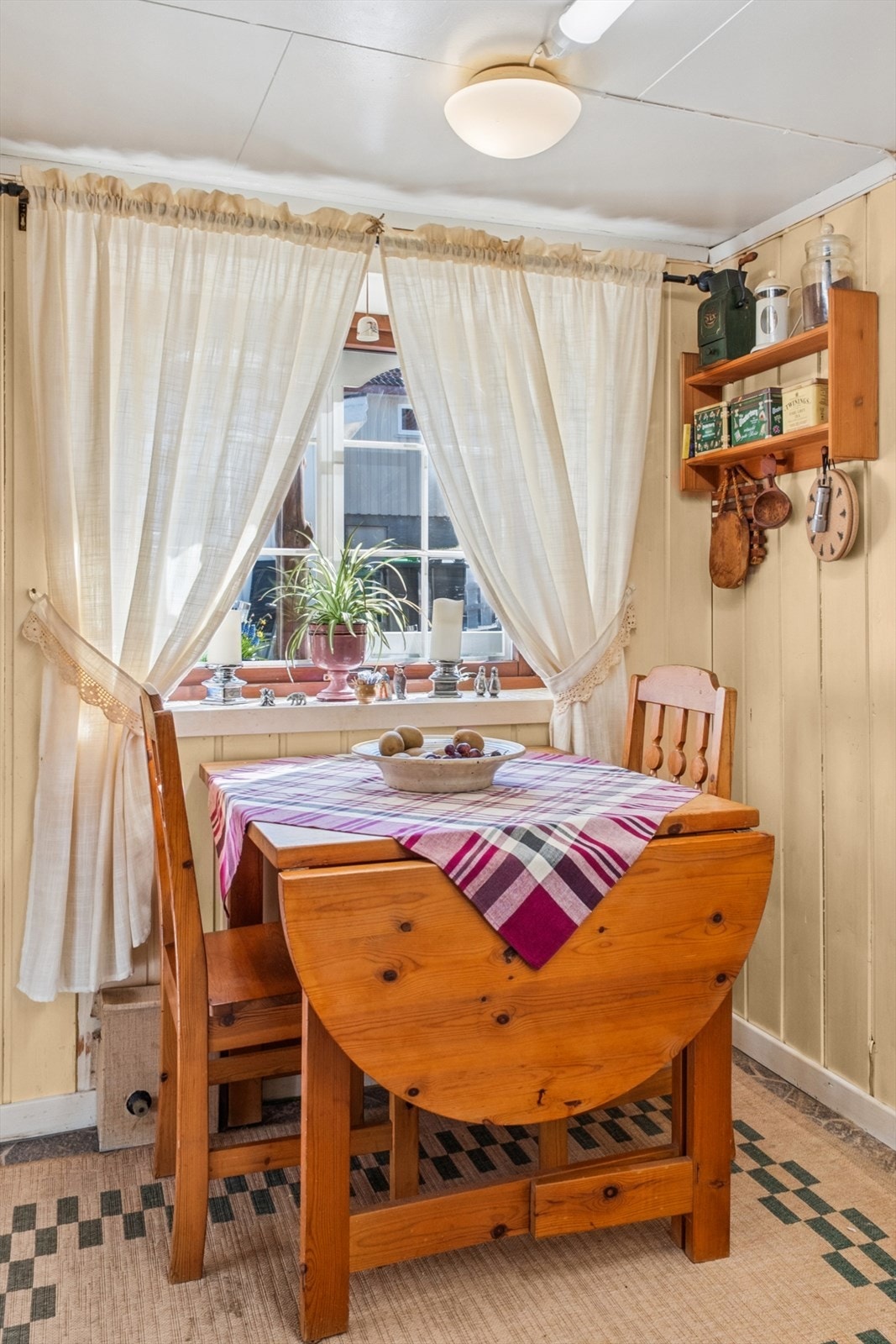 Hyggelig spiseplass på kjøkkenet Galleribilde