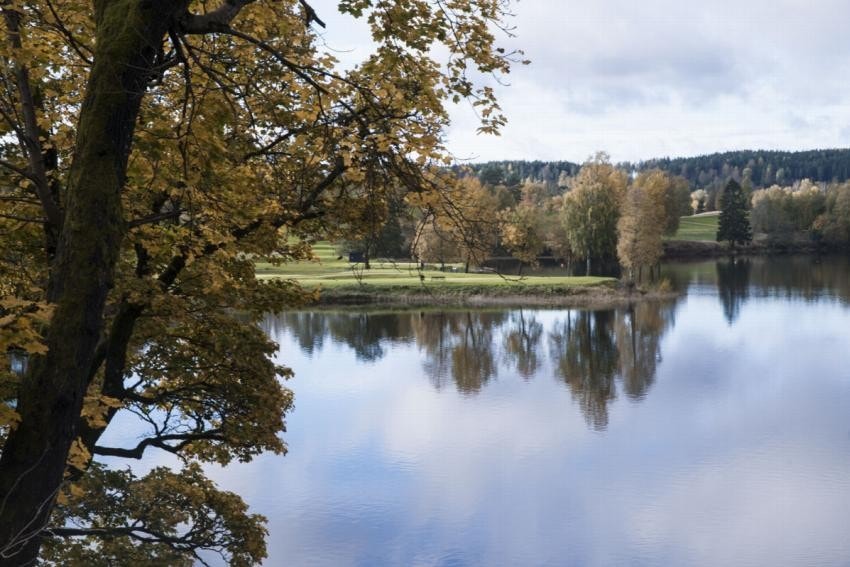 Bogstadvannet ligger i kort avstand fra boligen og byr på flotte naturopplevelser året rundt. Her kan du bade og nyte late sommerdager ved vannet, eller gå på skøyter og langrenn om vinteren. Galleribilde