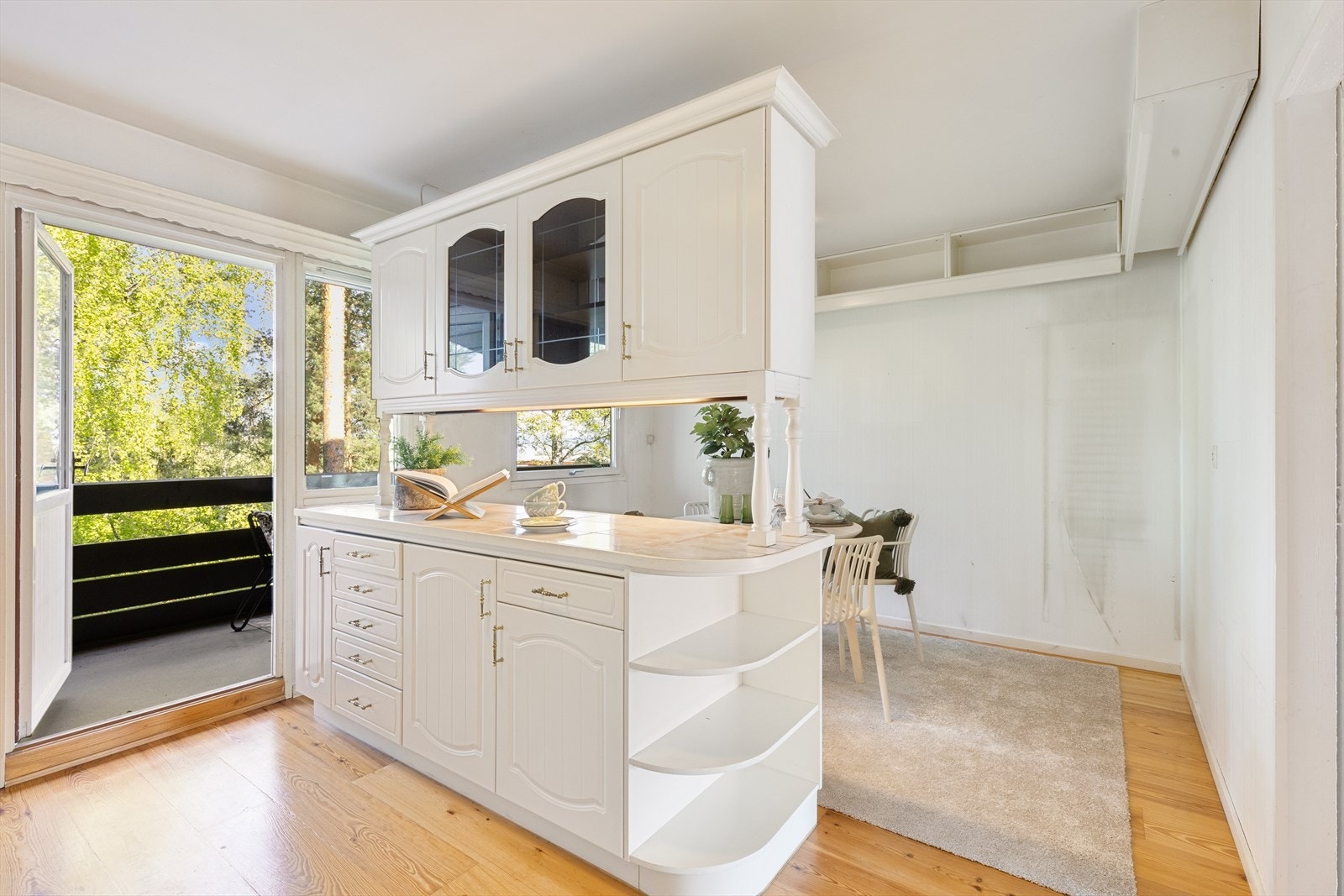 Leiligheten har to terrasser, én fra stuen og én fra kjøkkenet, begge ideelle for å nyte solrike og rolige stunder. Galleribilde