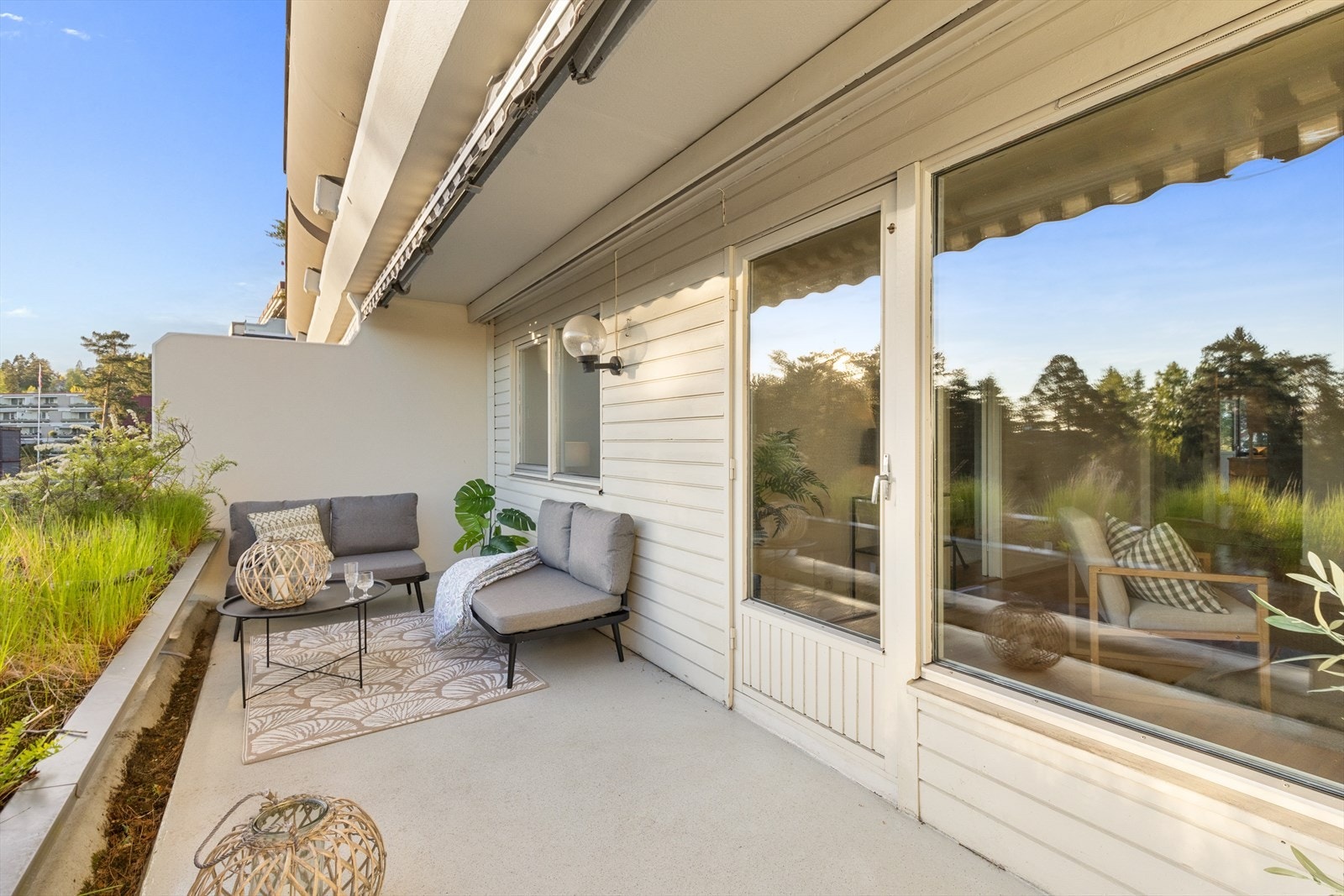 Terrassen vender mot sørvest og byr på flotte solforhold gjennom store deler av dagen. Galleribilde