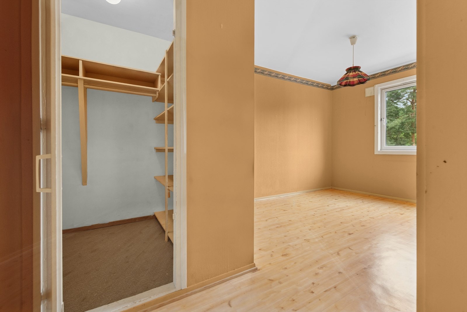 Hovedsoverommet har egen walk-in-garderobe. Galleribilde