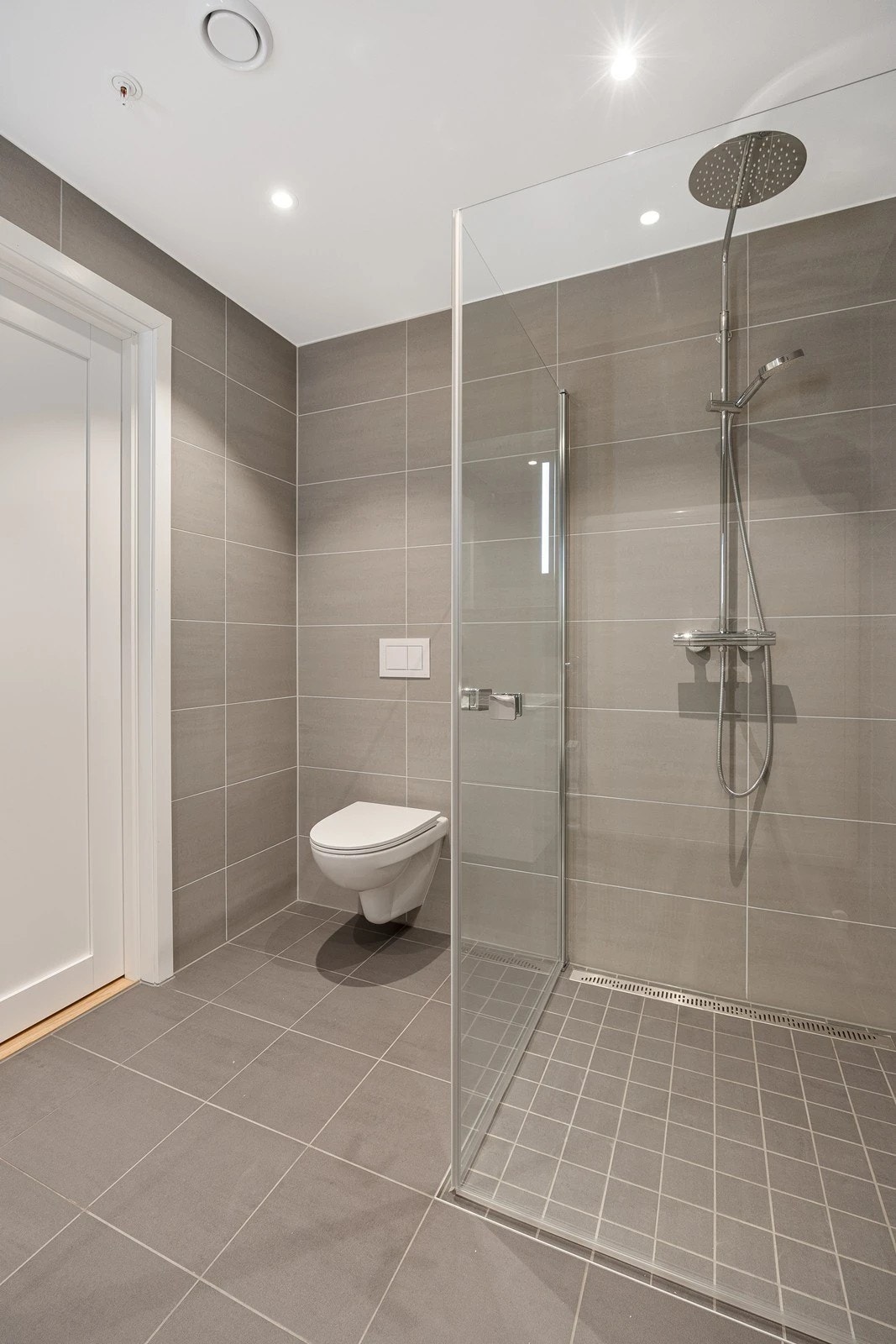 Lekre fliser. Galleribilde