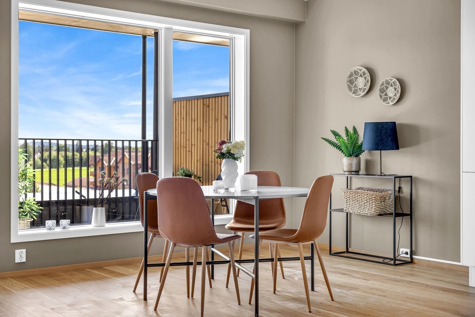 Stue. Bildene er fra en lignende leilighet. Galleribilde