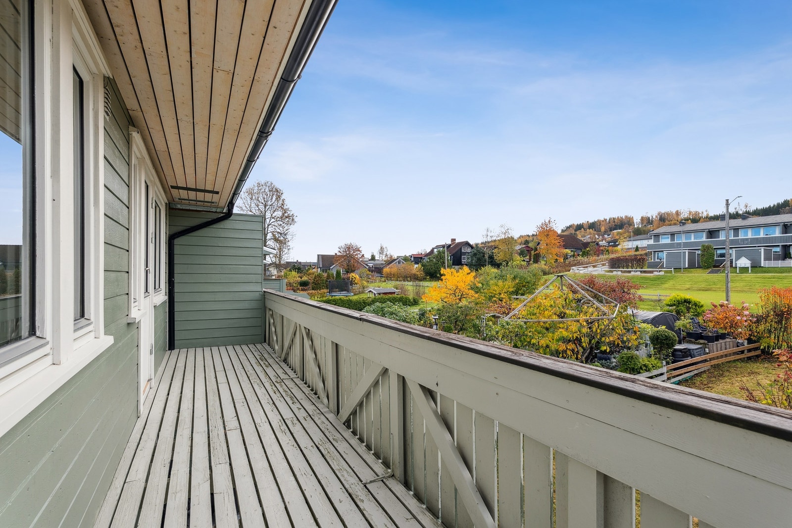 Altanen gir en fin, privat uteplass med gode lysforhold på morgenen og formiddagen. Galleribilde