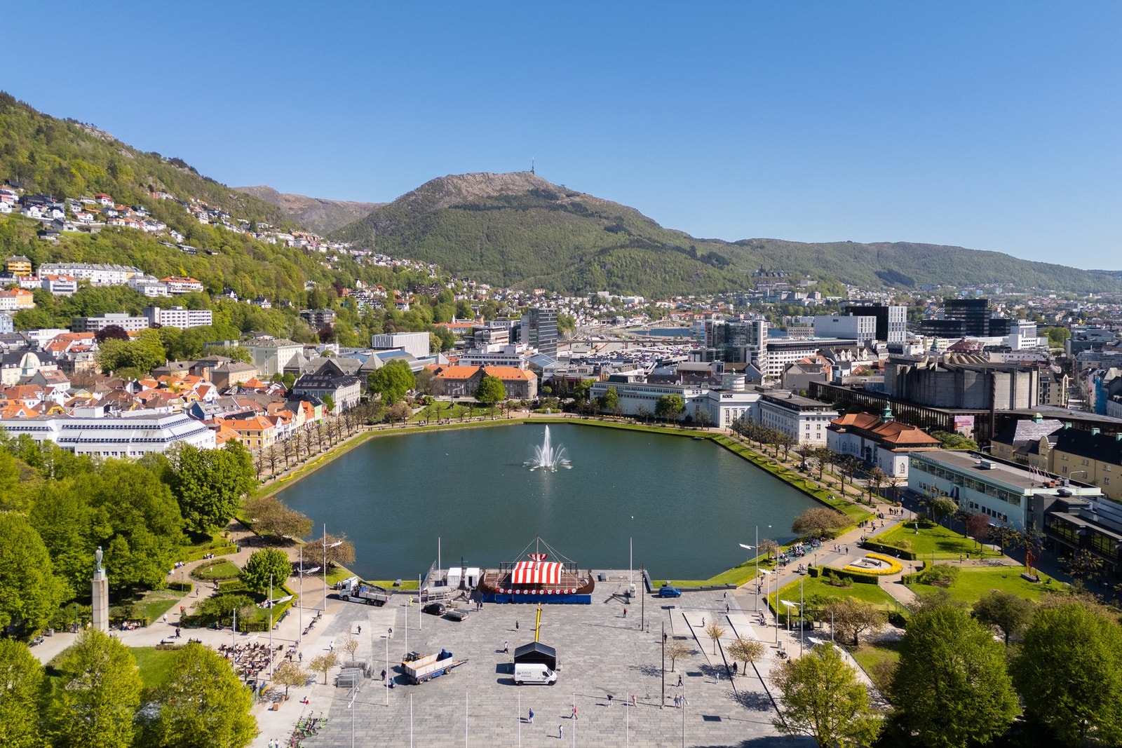 Bare en 10 minutters gangavstand unna ligger Torgallmenningen. Galleribilde