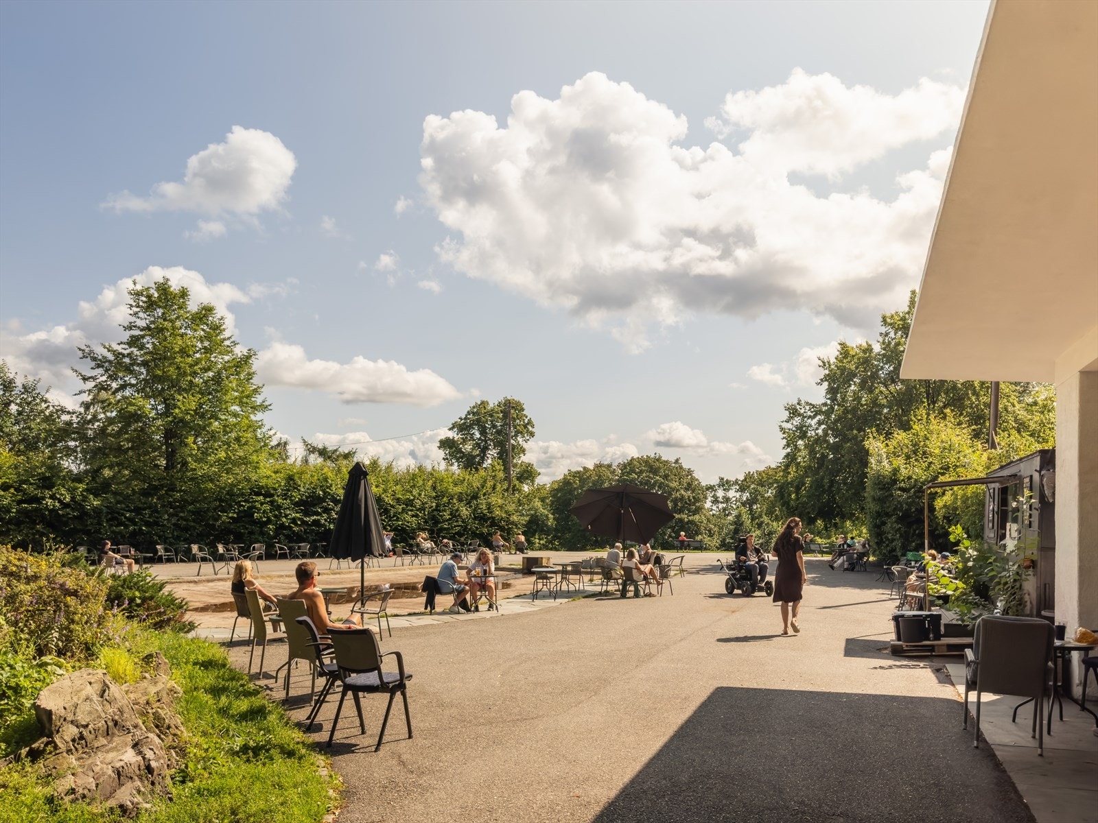 Stensparken har dessuten plaskebasseng, lekeplasser og en herlig uteservering på toppen. Galleribilde