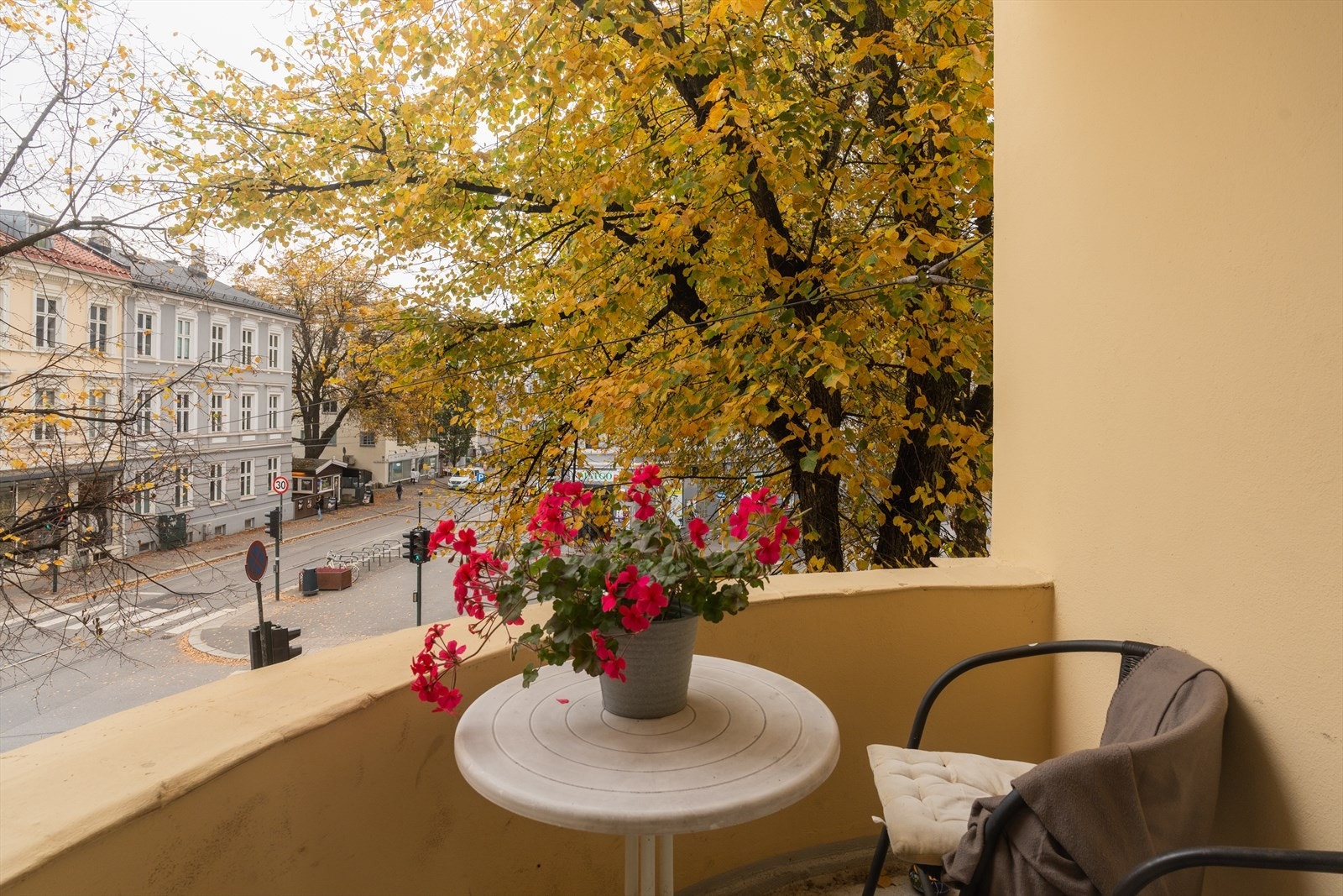 Balkongene kan benyttes fritt på tvers av etasjetilhørighet. Galleribilde