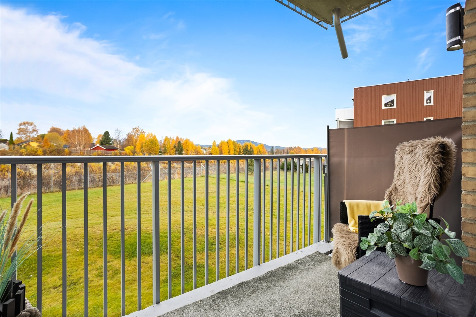 Balkong tilgjengelig fra hovedsoverom. Galleribilde