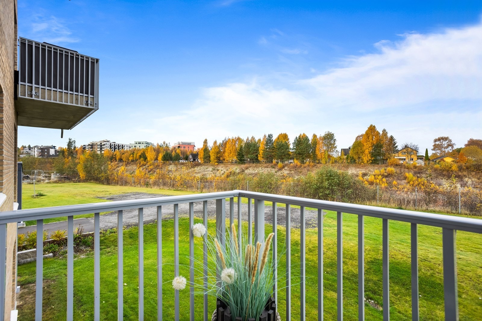 Utsyn mot fellesarealer. Galleribilde