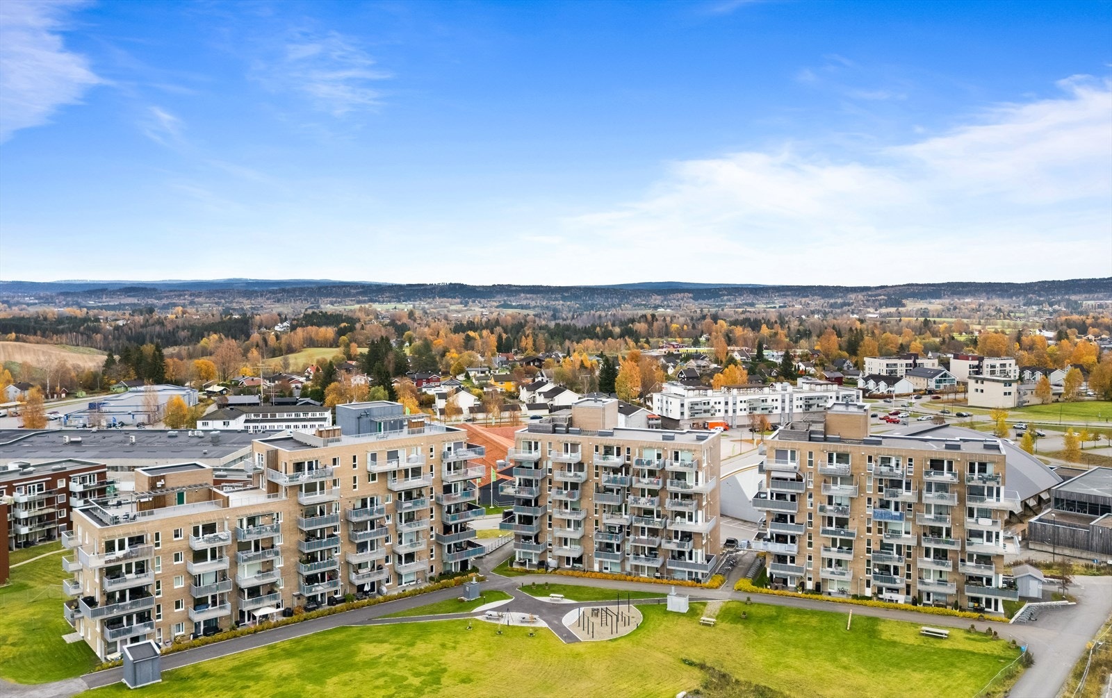 Fasade og nærområdet. Galleribilde