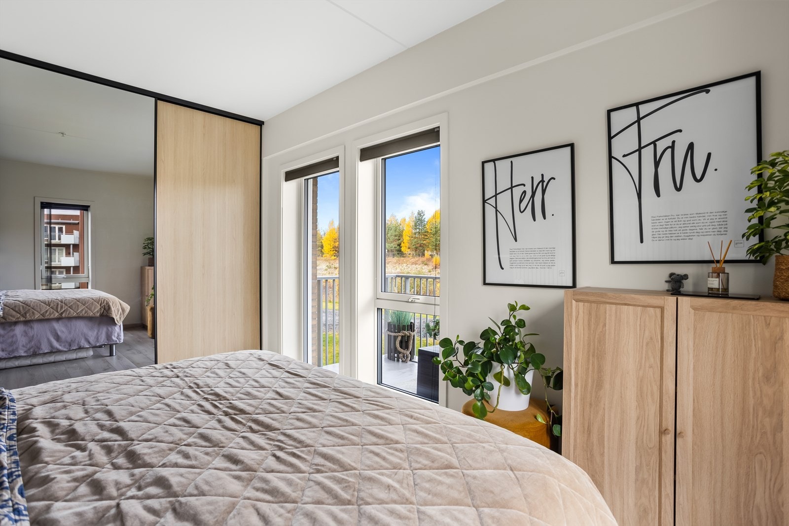 Utgang til balkong. Galleribilde