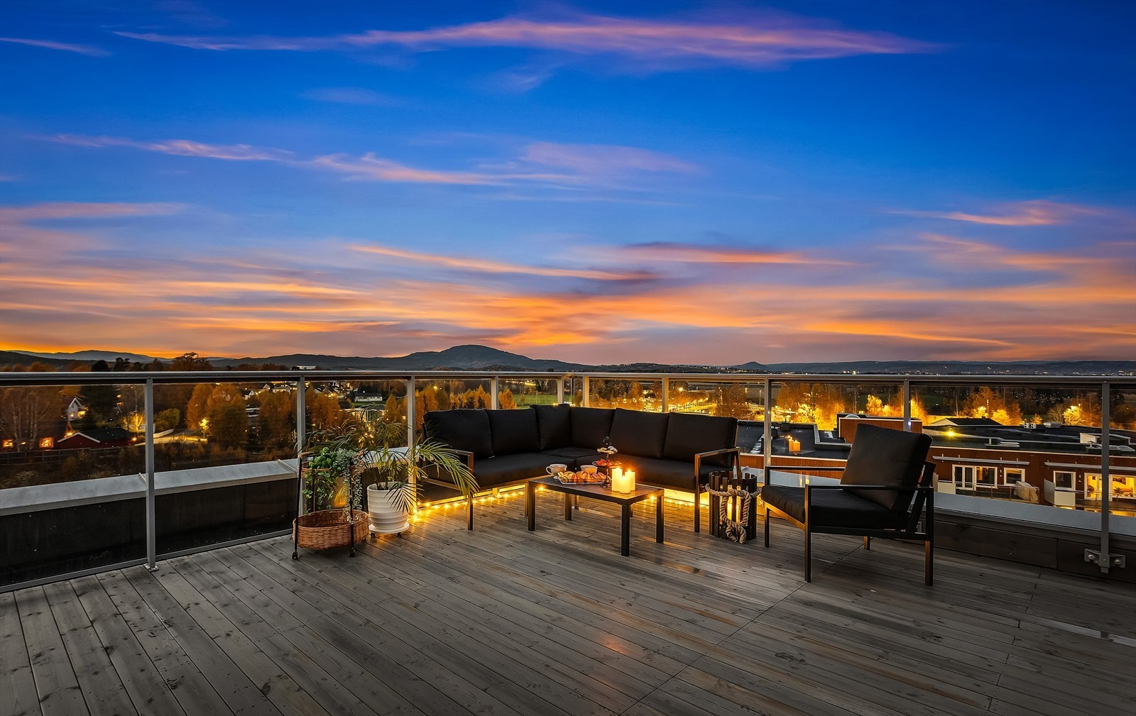 Nydelig utsyn med oversikt over nærområdet. Galleribilde