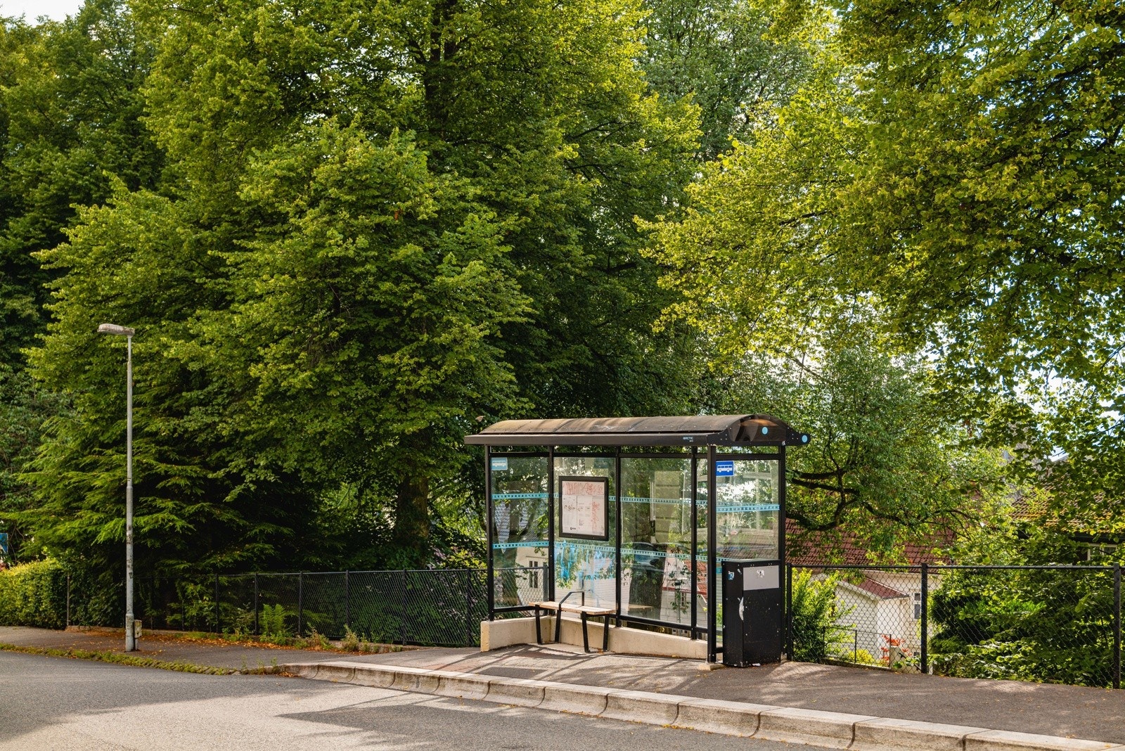 - Fra leiligheten er det få minutter til nærmeste busstopp, som enkelt tar deg til sentrum eller mot Åsane/NHH - Galleribilde
