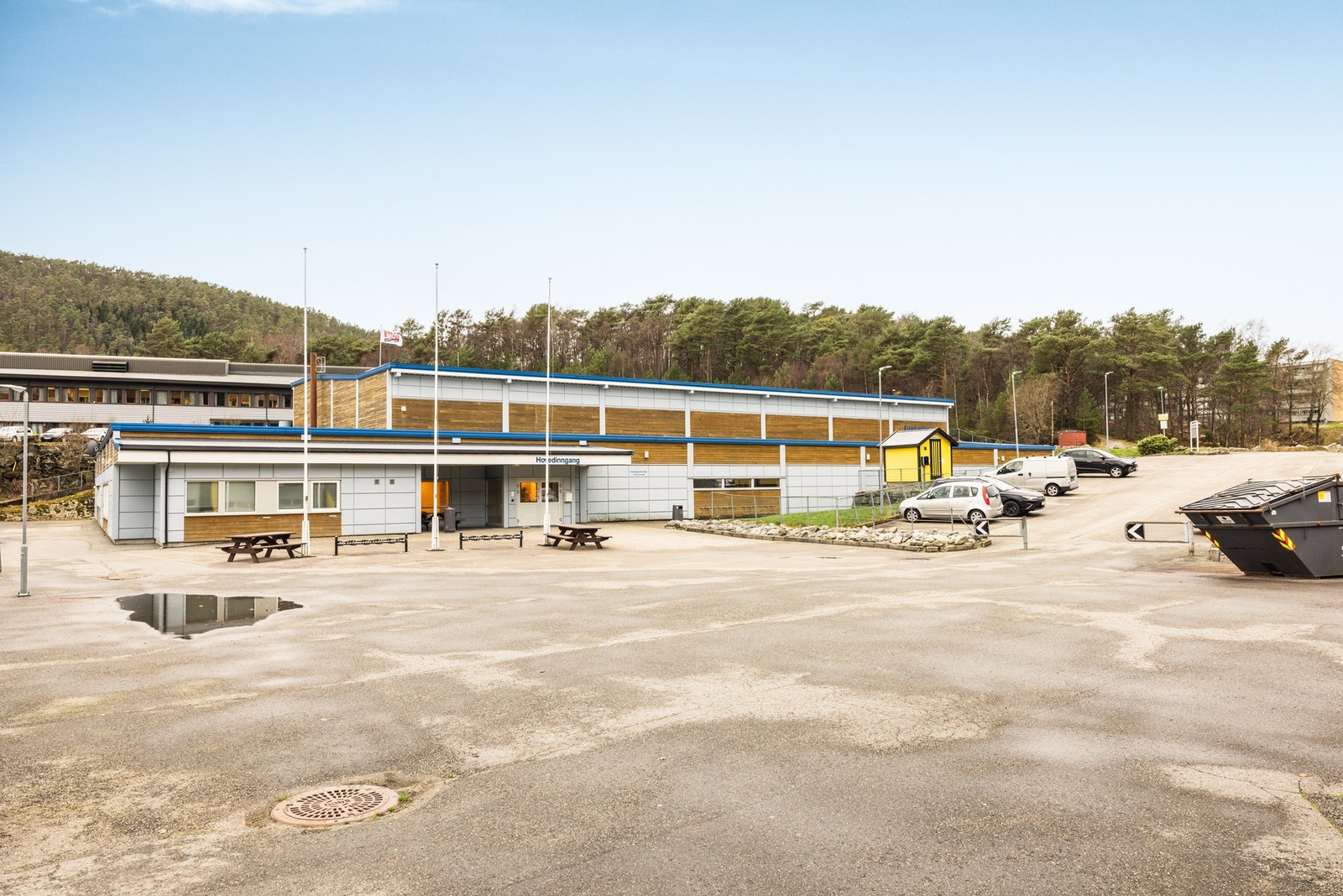 Breimyra ungdomsskole ligger en liten spasertur fra leiligheten. Galleribilde