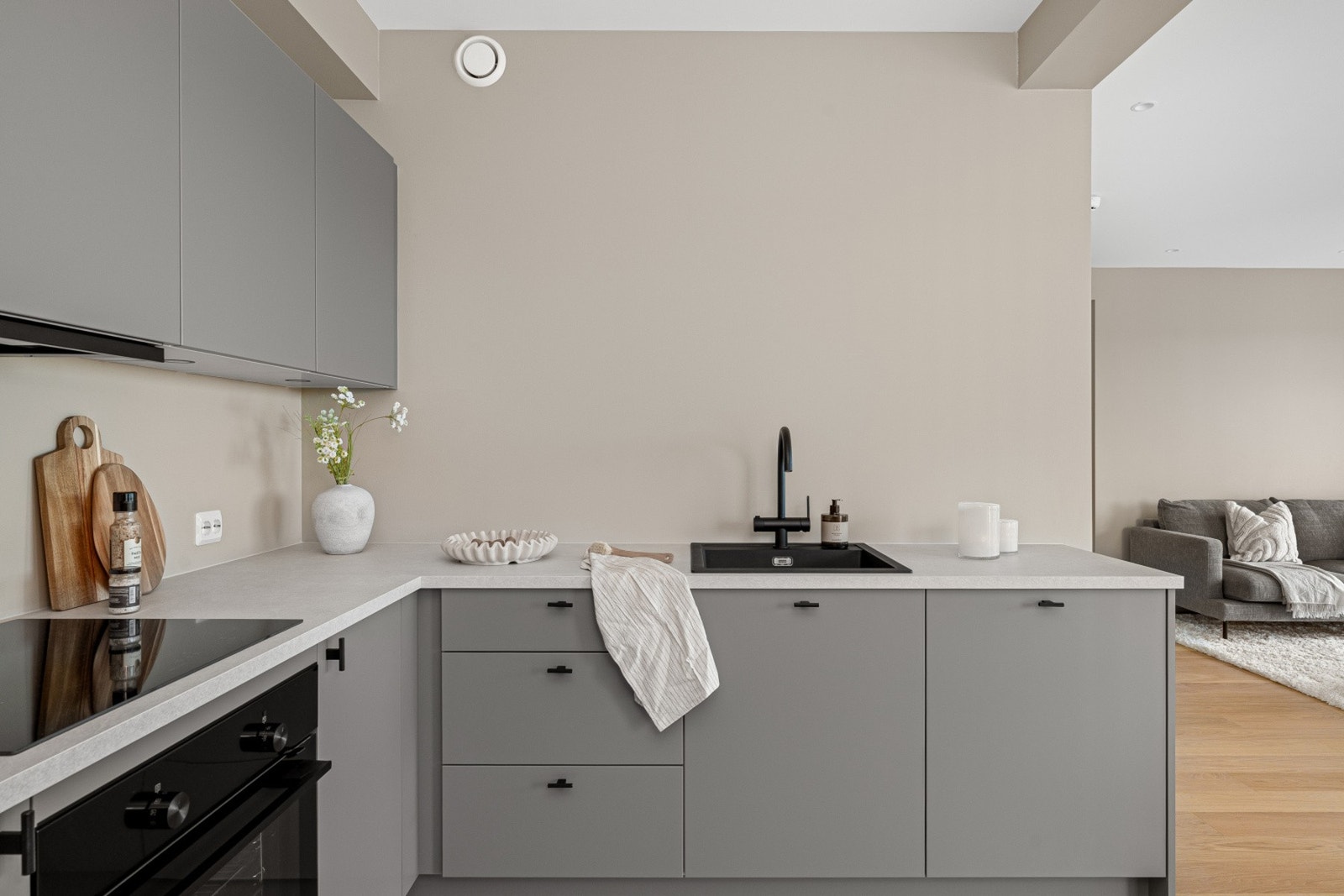 Godt med skap- og benkeplass Galleribilde