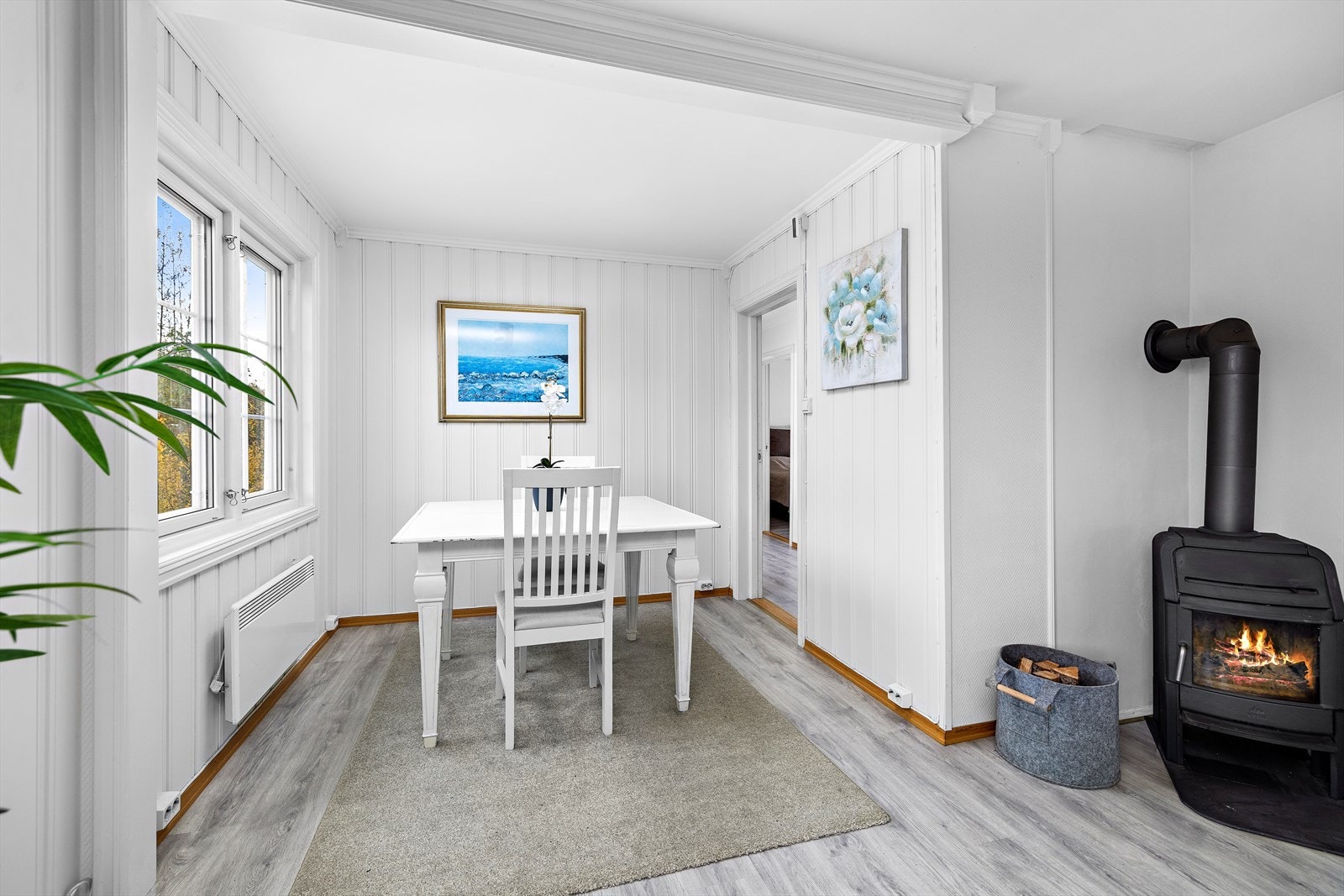 Spisestuen ligger fint til med nærhet til kjøkkenet. Galleribilde