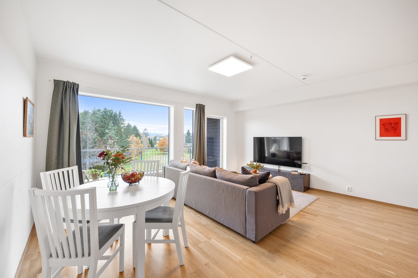 Fra stuen er det adkomst til en balkong på 11m². Galleribilde