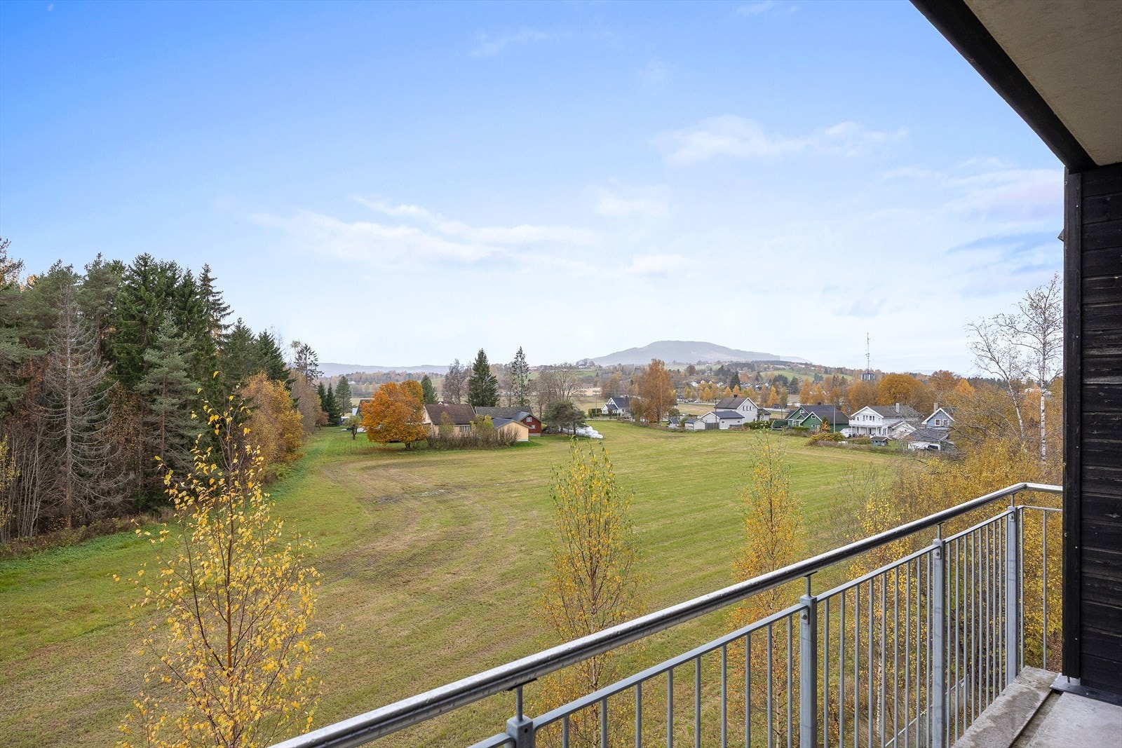 Her kan man nyte rolige dager med utsyn over landlige omgivelser. Galleribilde