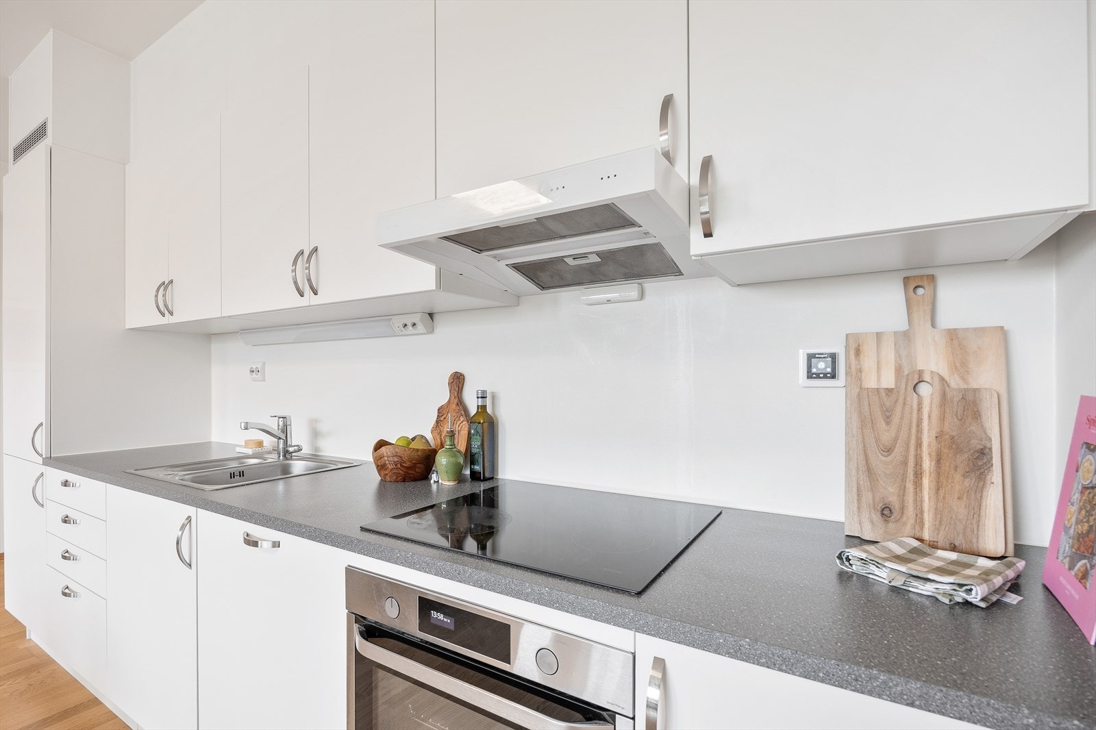 Det er montert lekkasjestopper og komfyrvakt. Galleribilde