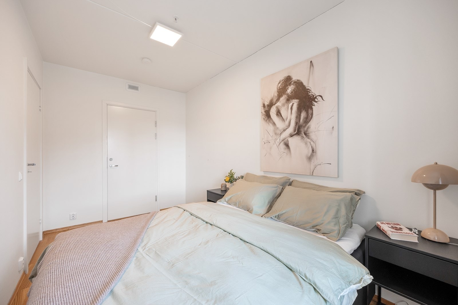 Fra soverommet har du tilgang til en praktisk bod for ekstra lagringsplass. Galleribilde