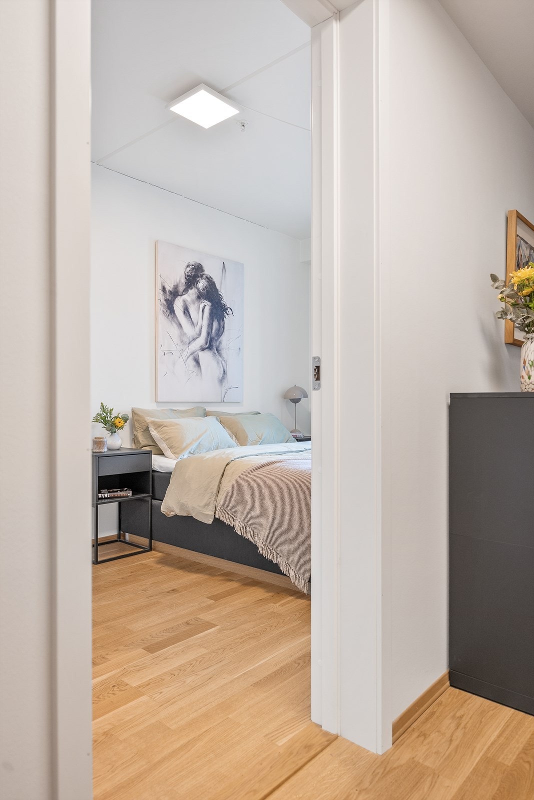 Fra gangen er det adkomst til begge soverommene. Galleribilde